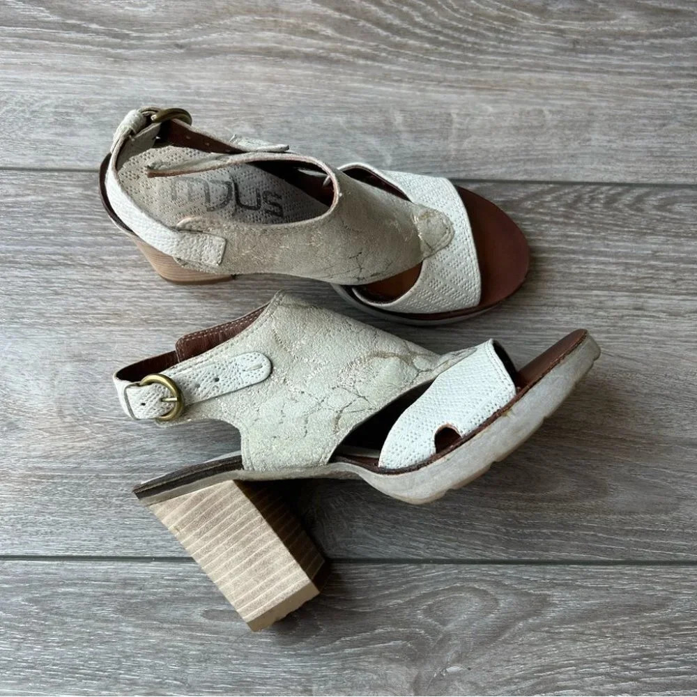 MJUS Metallic Leather Embossed Leather Block Heel Sandals